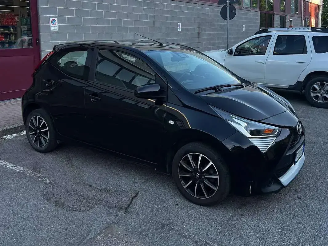 Usata Toyota Aygo Connect Style 72 CV (52 kW) 2020 Nero Utilitaria