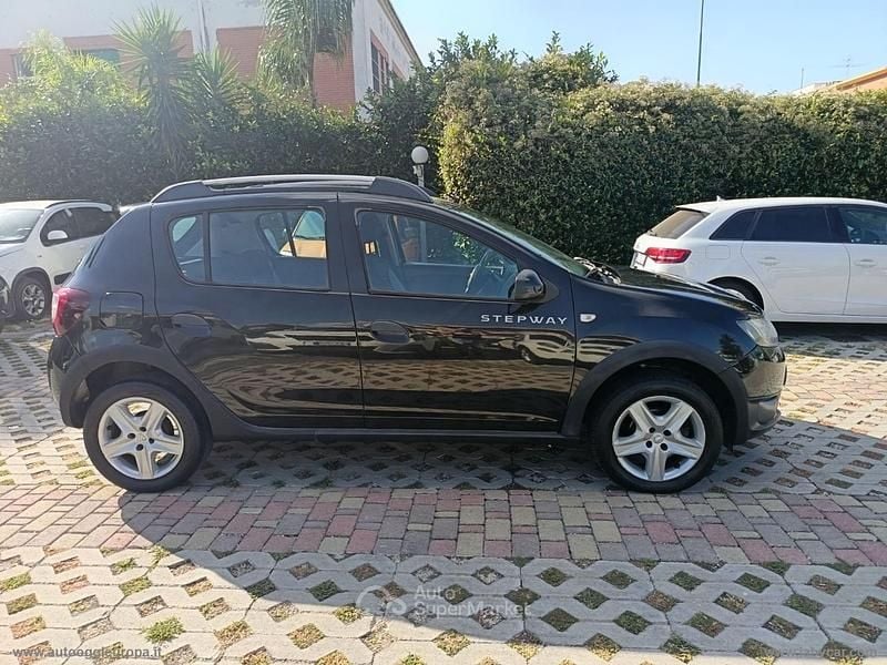 Usata Dacia Sandero Stepway 90 CV (66 kW) 2014 Nero Berlina