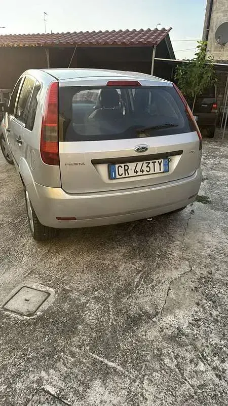 Usata Ford Fiesta Ghia 68 CV (50 kW) 2005 Utilitaria
