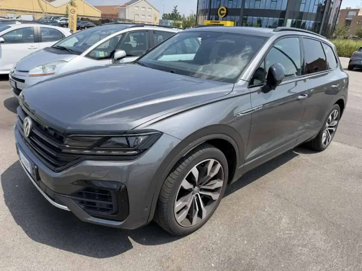 Usata VW Touareg Style 231 CV (169 kW) 2019 Grigio SUV