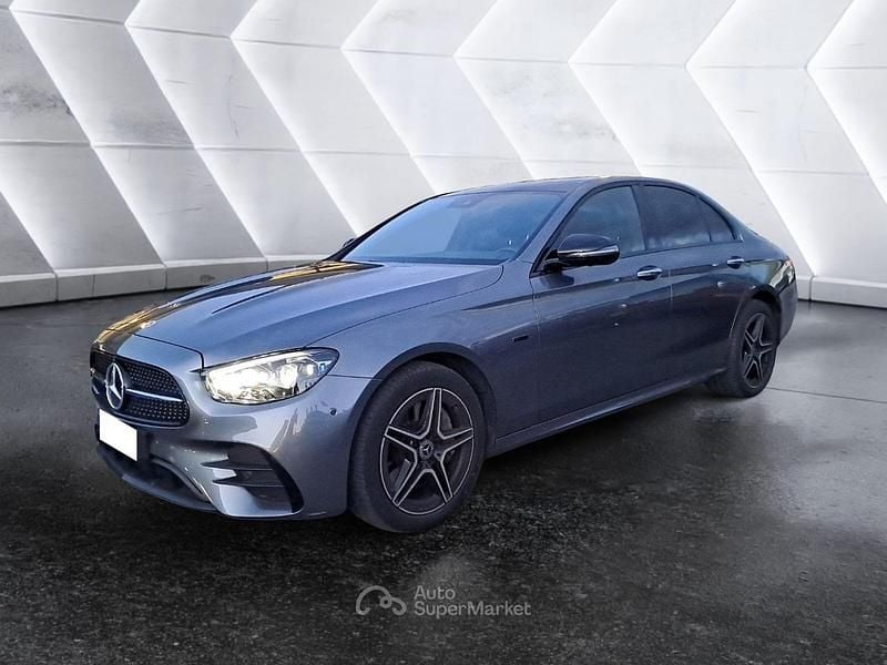 Usata Mercedes E300 Premium Plus 306 CV (225 kW) 2020 Grigio Berlina