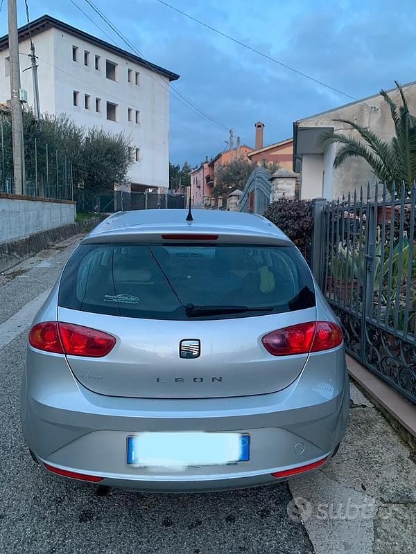 Usata Seat Leon 90 CV (66 kW) 2012 Berlina
