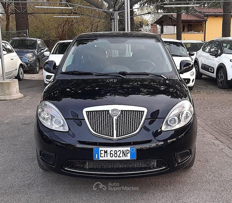 Begagnad Lancia Ypsilon 69 HK (50 kW) 2012 Svart Halvkombi