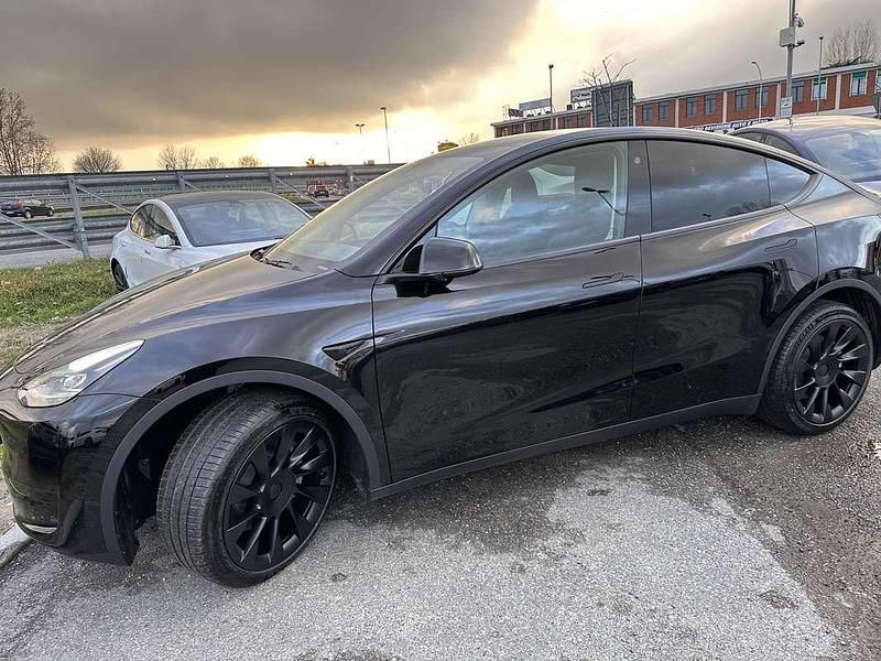 Usata 2024 Tesla Model Y RWD SUV | 32.300 € (Super prezzo) - Immagine 1/4