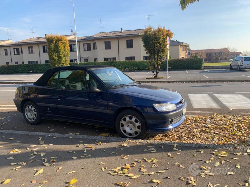 Occasion Peugeot 306 88 ch (64 kW) 1997 Bleue Cabriolet