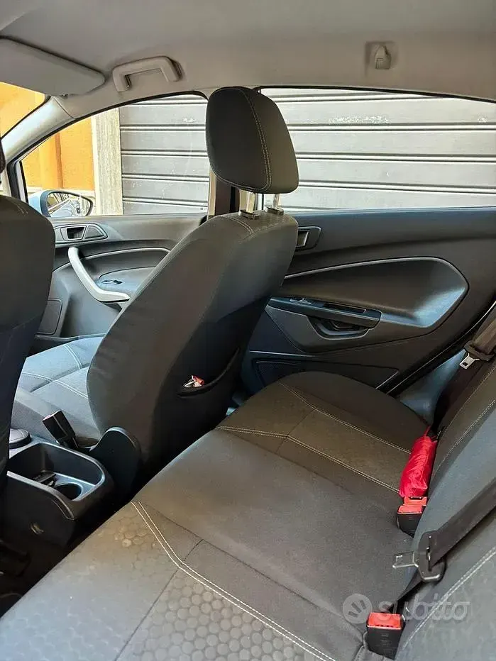 Usata Ford Fiesta 68 CV (50 kW) 2010 Bianco Berlina