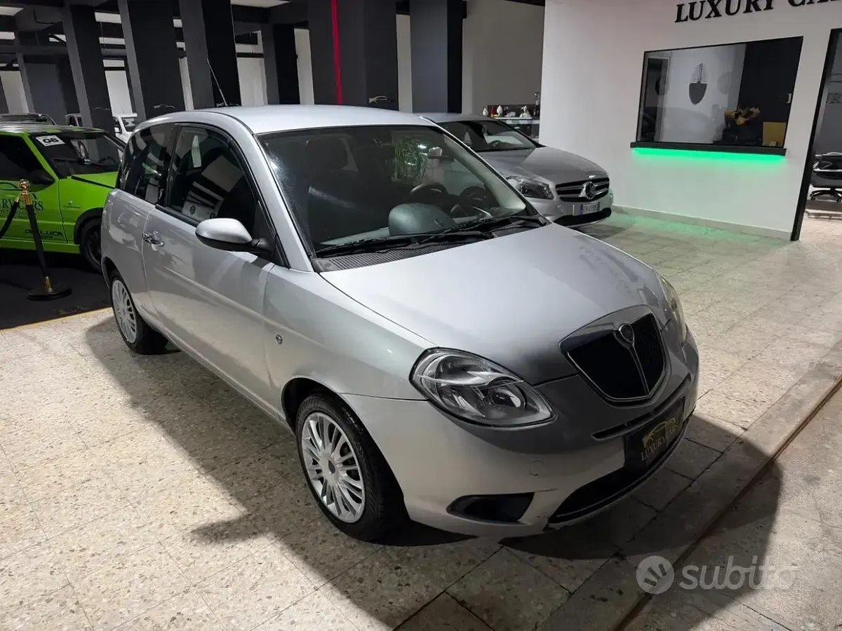 Usata Lancia Ypsilon 60 CV (44 kW) 2009 Grigio Utilitaria