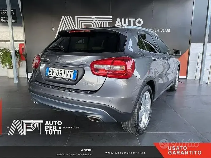 Usata Mercedes GLA200 136 CV (100 kW) 2014 Grigio scuro SUV