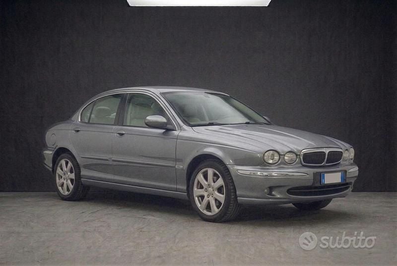 Usata Jaguar X-type 130 CV (95 kW) 2003 Grigio Berlina