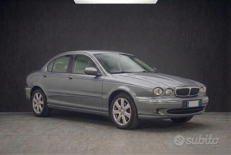 Usata Jaguar X-type 131 CV (96 kW) 2003 Grigio Berlina