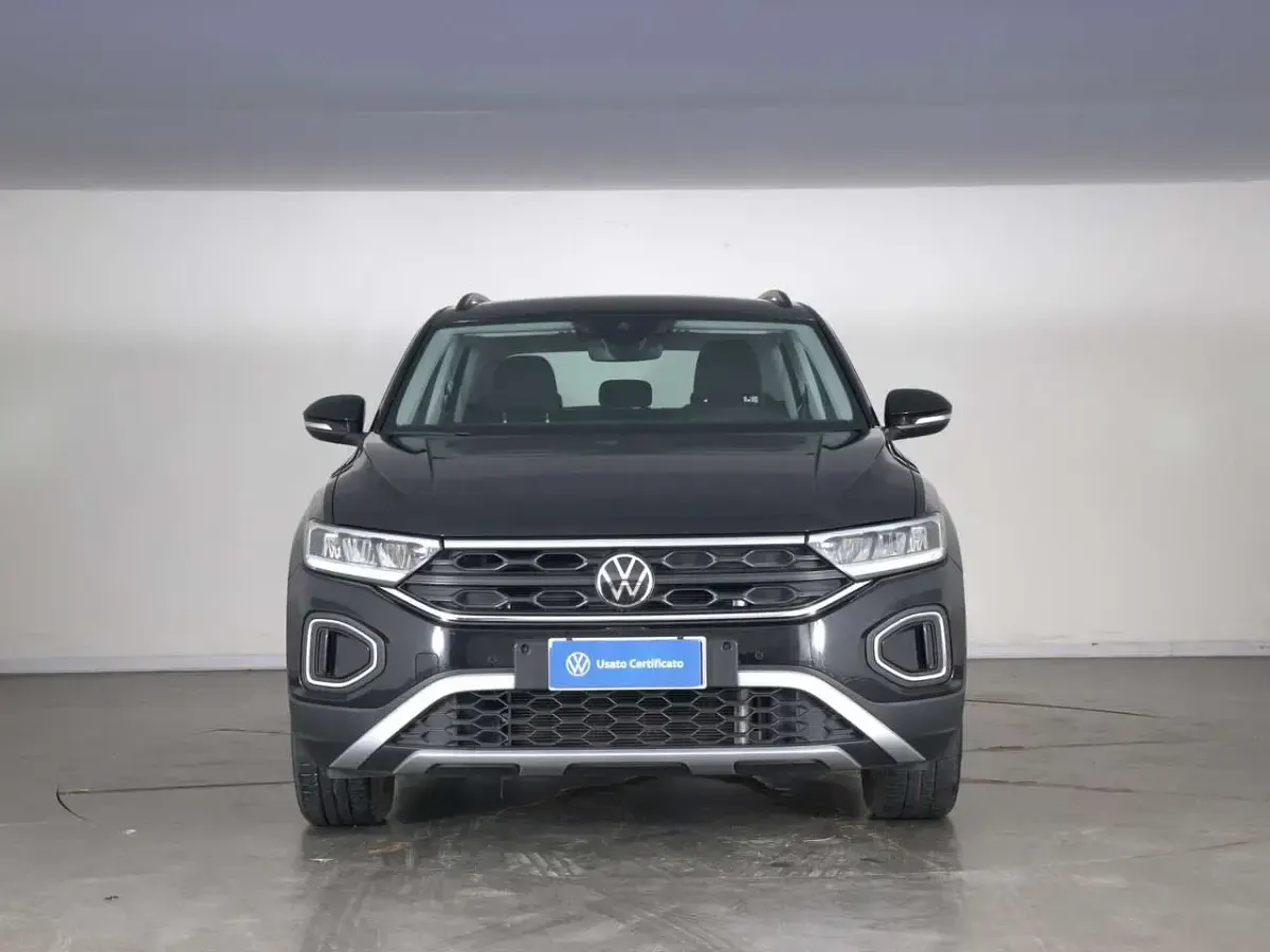 Usata VW T-Roc Life 116 CV (85 kW) 2025 Deep black perlato SUV
