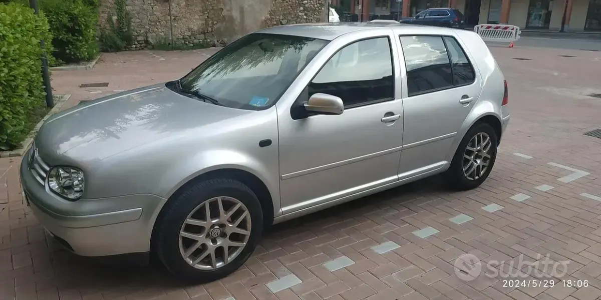 Usata VW Golf IV 105 CV (77 kW) 2002 Grigio Utilitaria