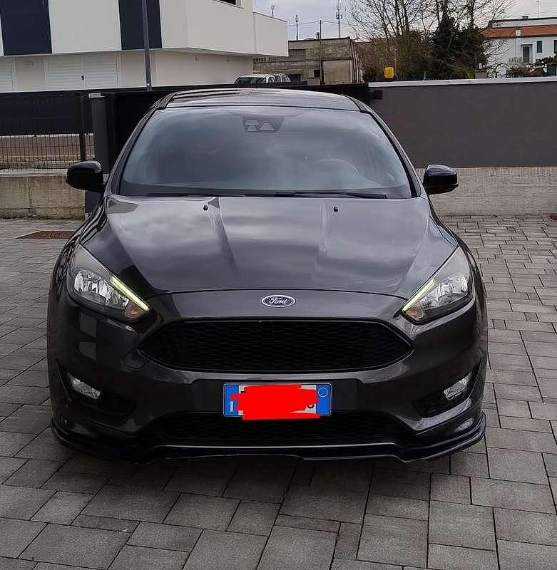 Usata Ford Focus ST-Line 150 CV (110 kW) 2016 Grigio Station wagon