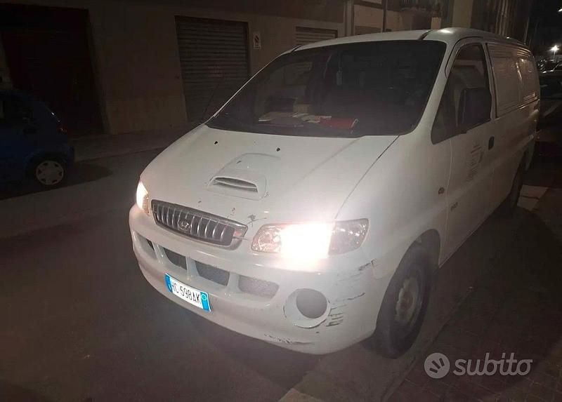 Begagnad Hyundai H-1 140 HK (102 kW) 2006 Vit Minibuss