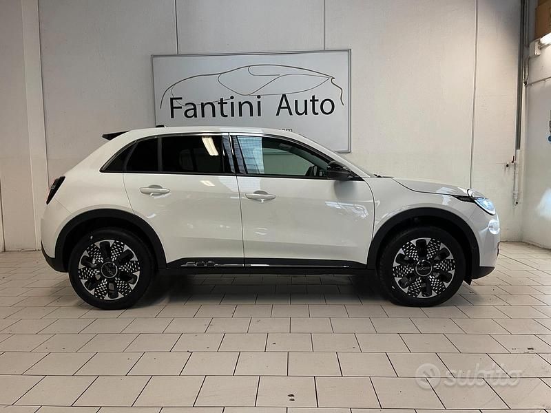 Nuova Fiat 600 La Prima 110 CV (80 kW) 2025 Bianco Station wagon