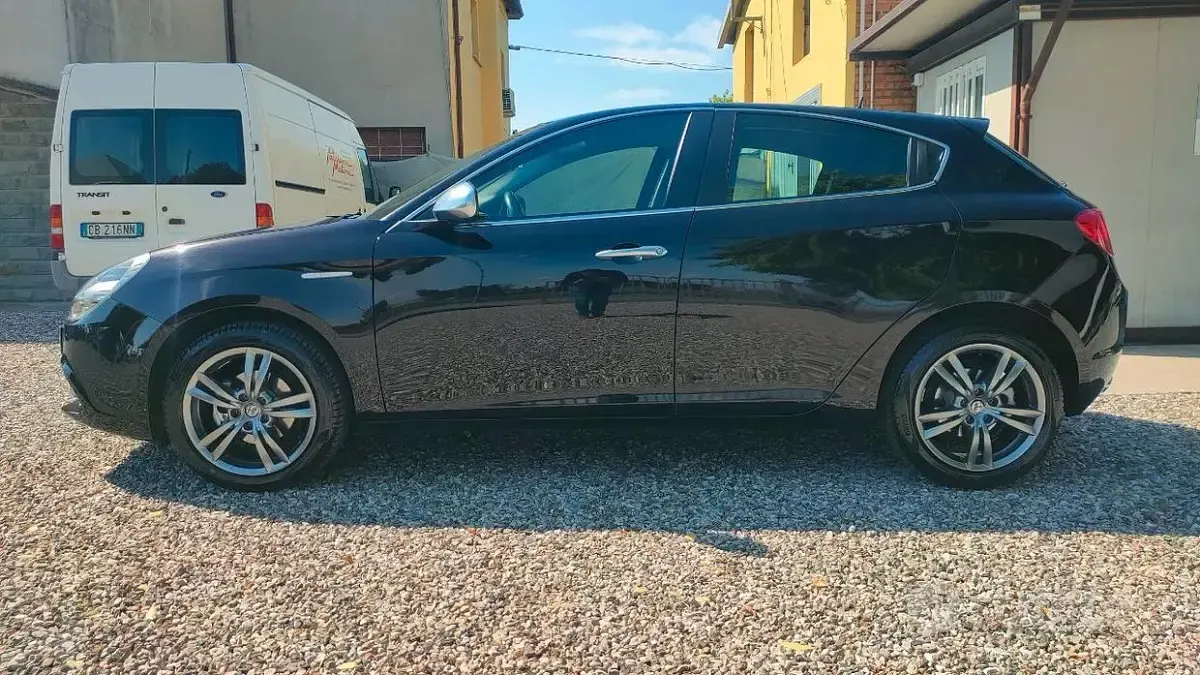 Usata Alfa Romeo Giulietta Super 120 CV (88 kW) 2017 Nero Utilitaria