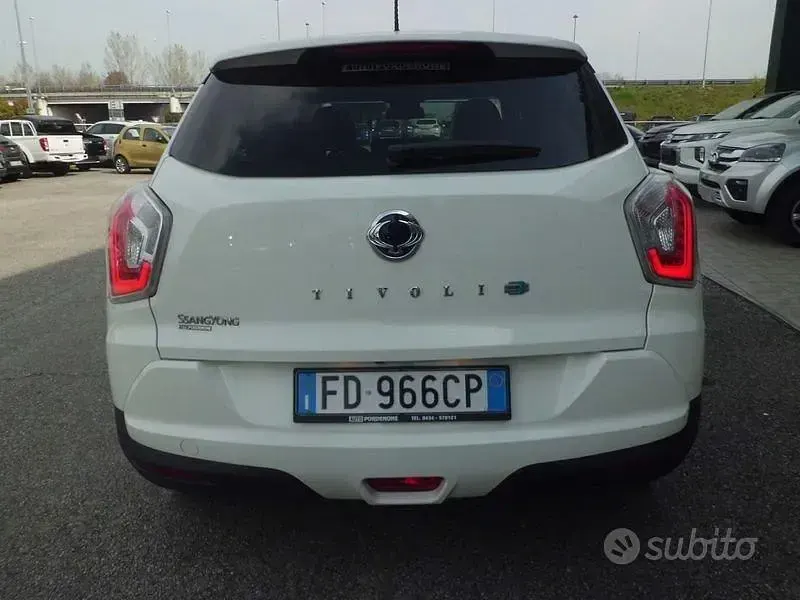 Usata SsangYong Tivoli 128 CV (94 kW) 2016 Bianco SUV