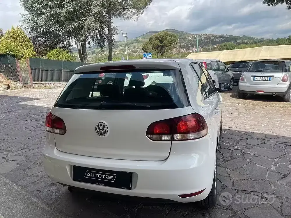 Begagnad VW Golf VI Highline 105 HK (77 kW) 2010 Vit Halvkombi