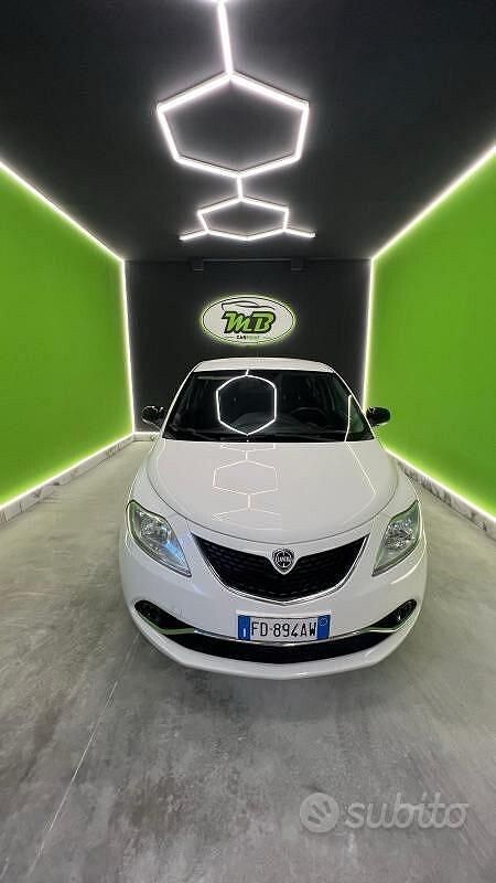 Usata Lancia Ypsilon Platinum 69 CV (50 kW) 2016 Bianco Utilitaria