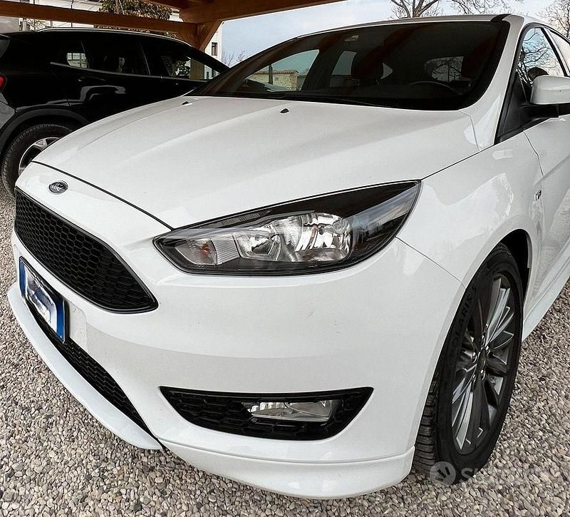 Usata Ford Focus ST-Line 120 CV (88 kW) 2018 Bianco Berlina