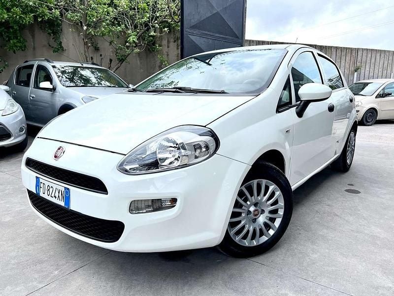Bianco Usata 2016 Fiat Punto Street Due volumi | 4999 € (Ottimo prezzo) - Immagine 1/4