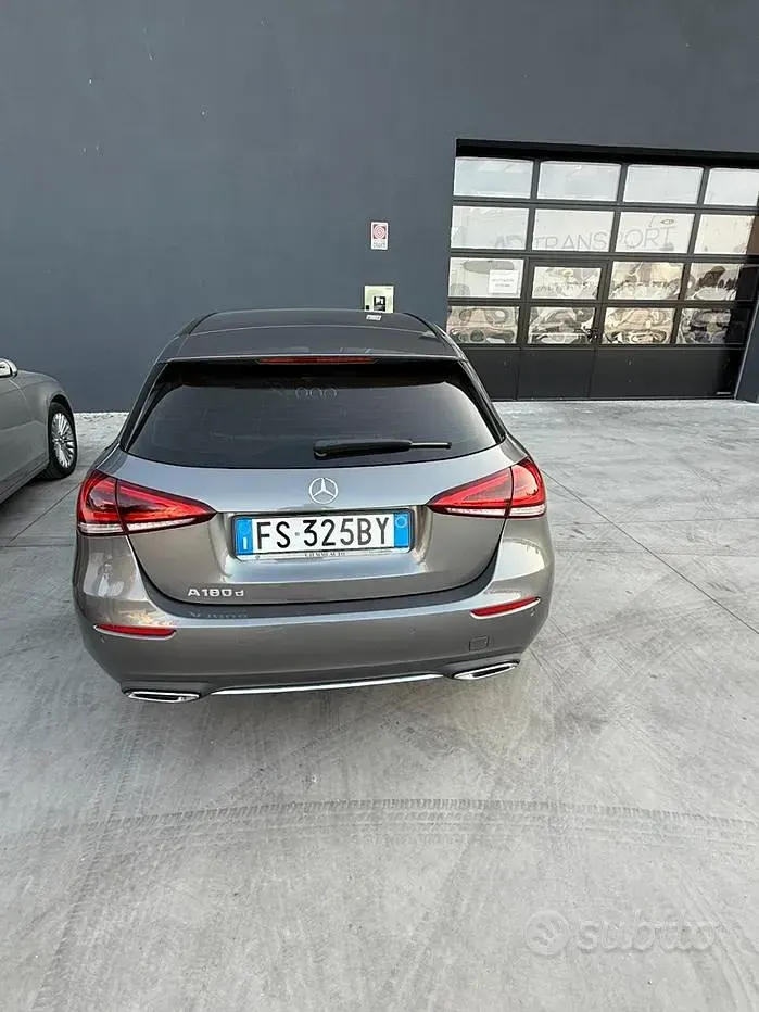 Usata Mercedes A180 136 CV (100 kW) 2019 Grigio Berlina