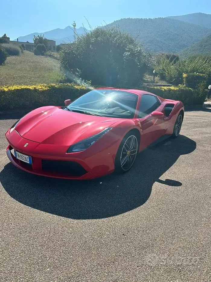 Usata Ferrari 488 670 CV (492 kW) 2018 Rosso Cabrio