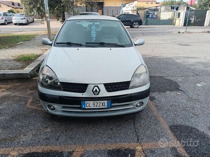 Grigio Usata 2005 Renault Clio II Tre volumi | 1000 € - Immagine 1/4