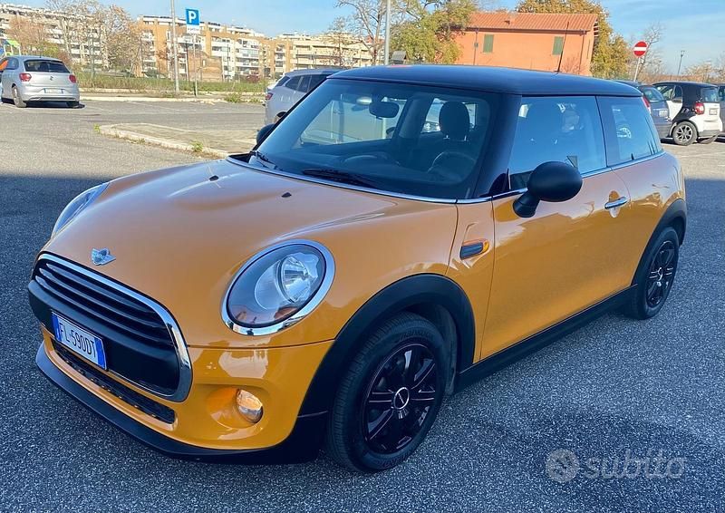 Usata Mini ONE 74 CV (54 kW) 2017 Arancione Utilitaria