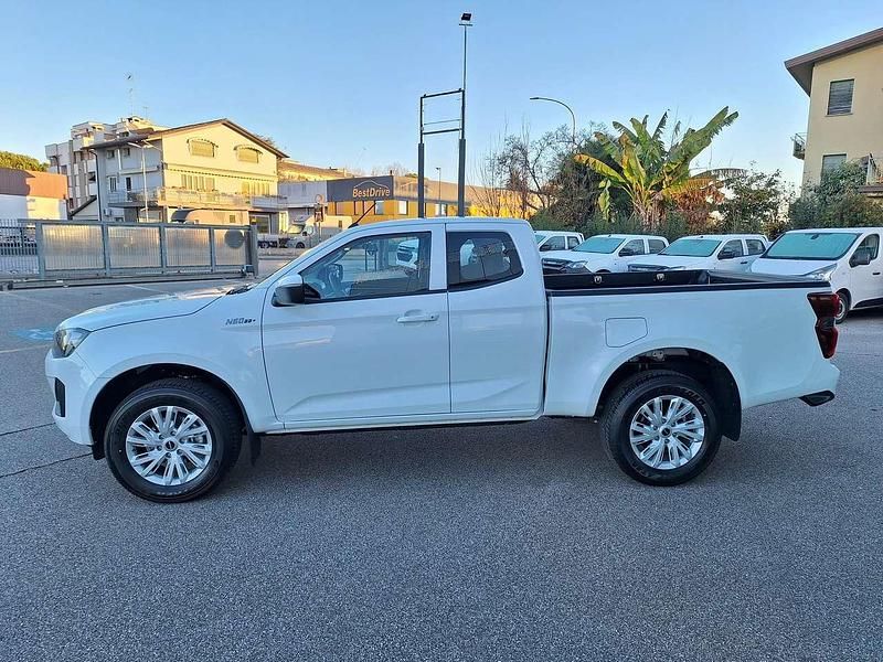 Nuova Isuzu D-Max 163 CV (119 kW) 2025 Bianco Pick-up
