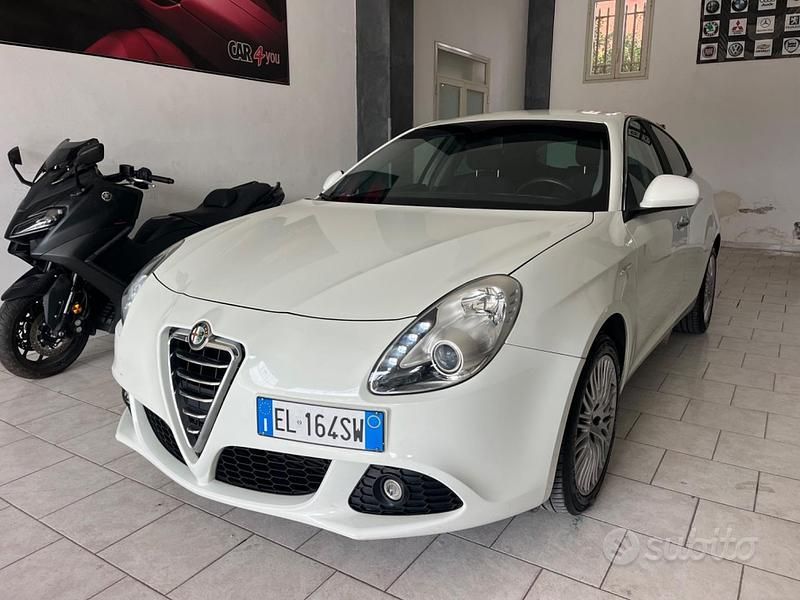 Usata Alfa Romeo Giulietta Distinctive 105 CV (77 kW) 2012 Bianco Utilitaria