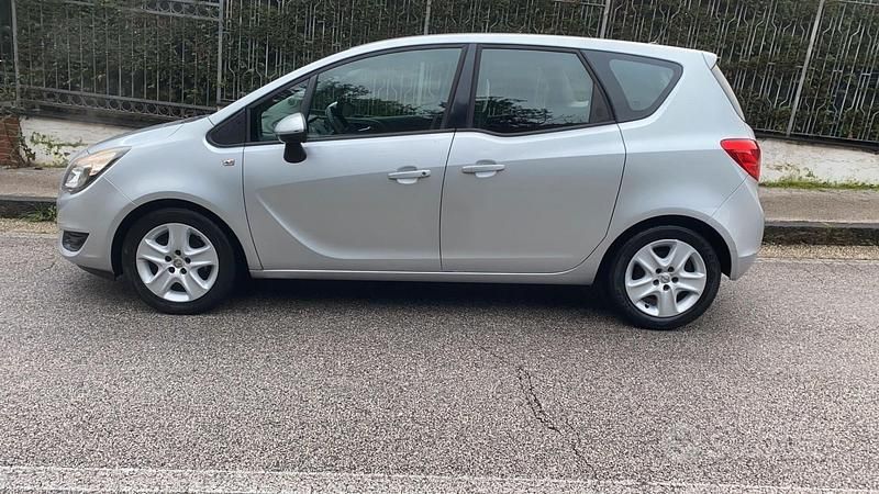 Usata Opel Meriva Innovation 120 CV (88 kW) 2017 Grigio Monovolume