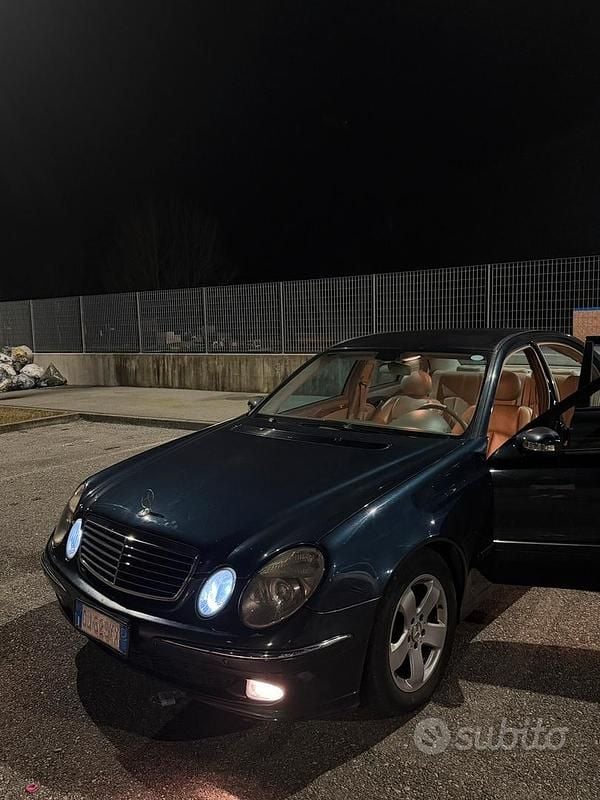 Usata Mercedes E320 Avantgarde 204 CV (150 kW) 2003 Blu Berlina
