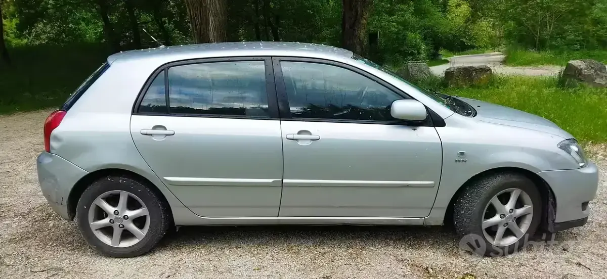 Usata Toyota Corolla 97 CV (71 kW) 2003 Grigio Berlina