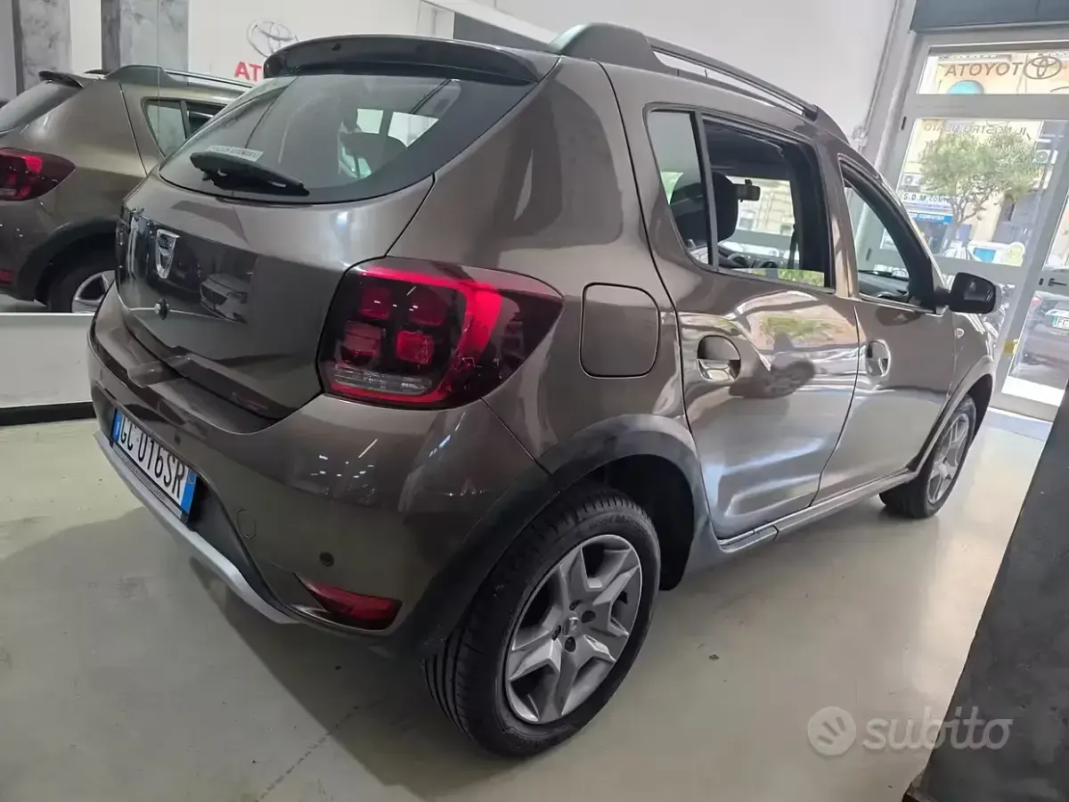 Usata Dacia Sandero Stepway 101 CV (74 kW) 2020 Marrone Berlina
