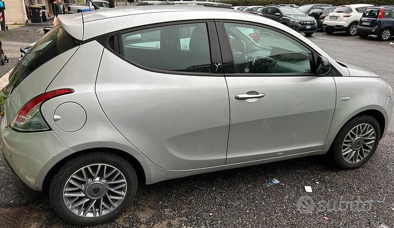 Grigio Usata 2013 Lancia Ypsilon Due volumi | 7000 € (Cara) - Immagine 1/4