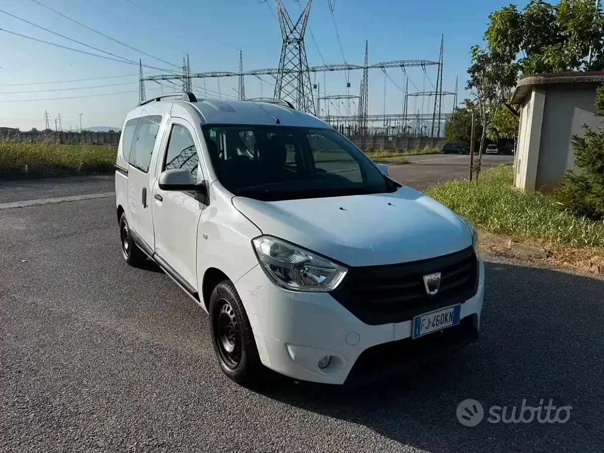Usata Dacia Dokker Lauréate 90 CV (66 kW) 2017 Bianco Monovolume