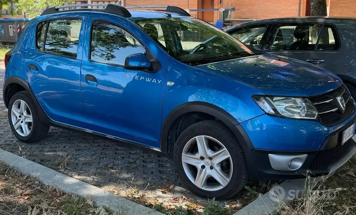 Usata Dacia Sandero Stepway 90 CV (66 kW) 2015 Bluazzurro Berlina