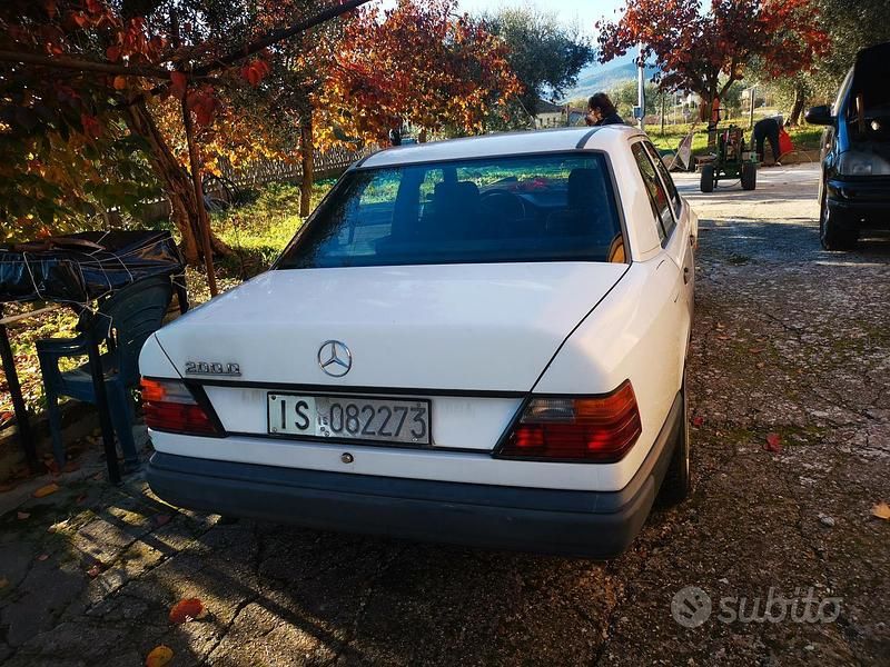 Usata Mercedes 200 72 CV (52 kW) 1987 Bianco Berlina