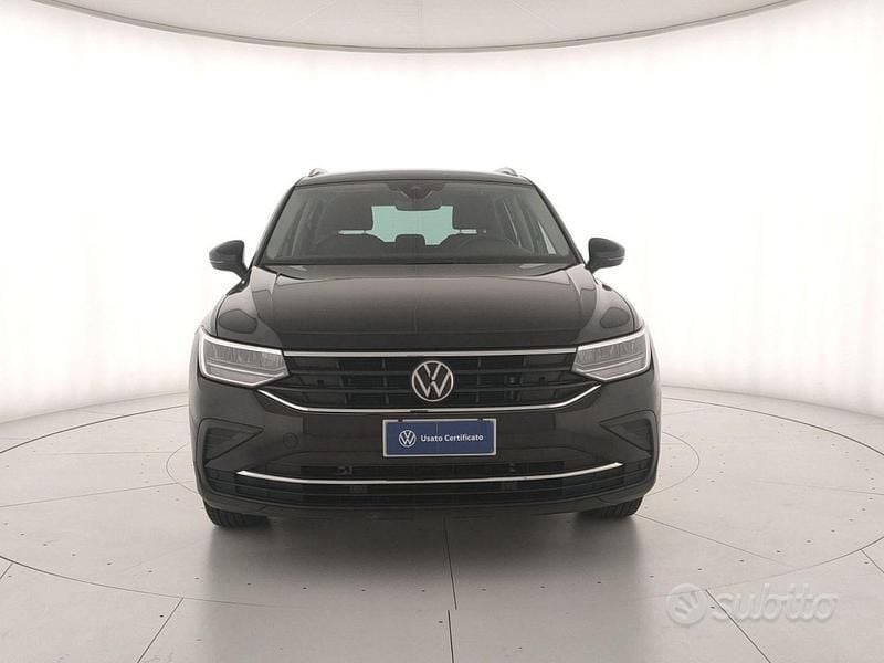 Usata VW Tiguan Life 122 CV (89 kW) 2023 Deep black perlato SUV