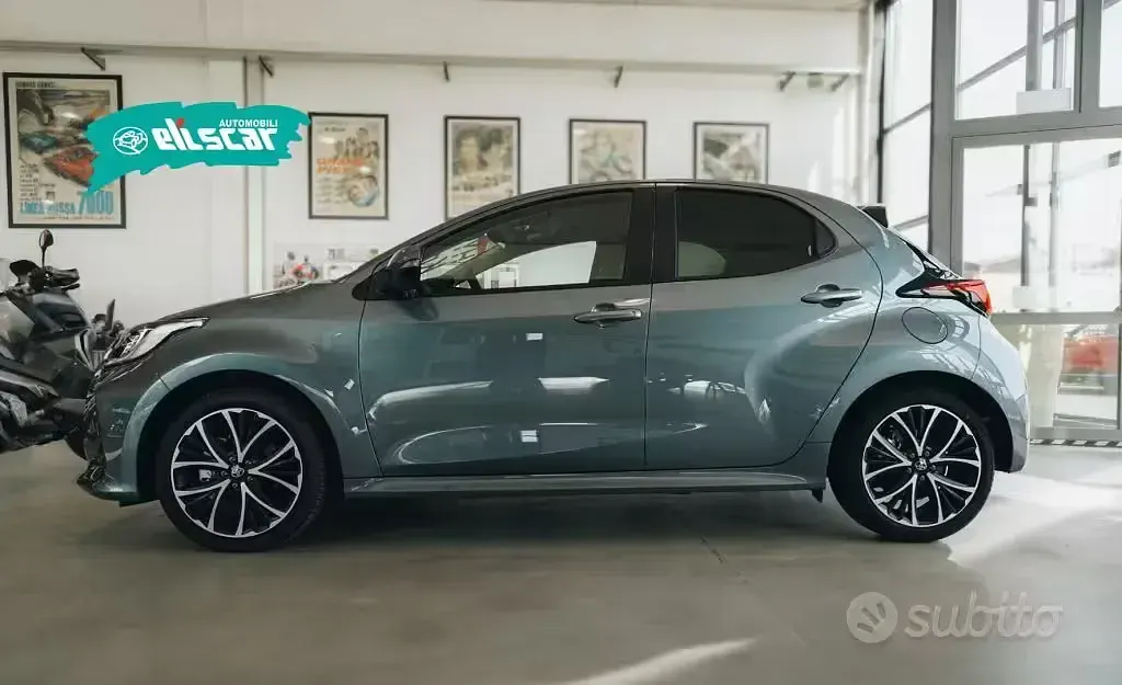 Nuova Toyota Yaris Hybrid 92 CV (67 kW) 2026 Grigio Berlina