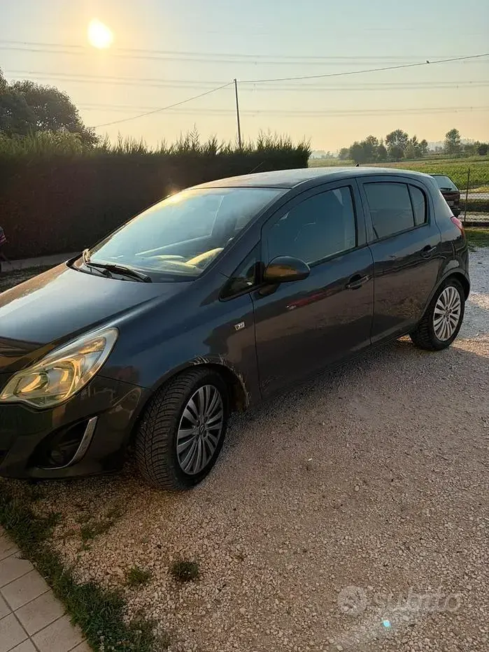 Usata Opel Corsa 80 CV (58 kW) 2011 Bluazzurro Utilitaria