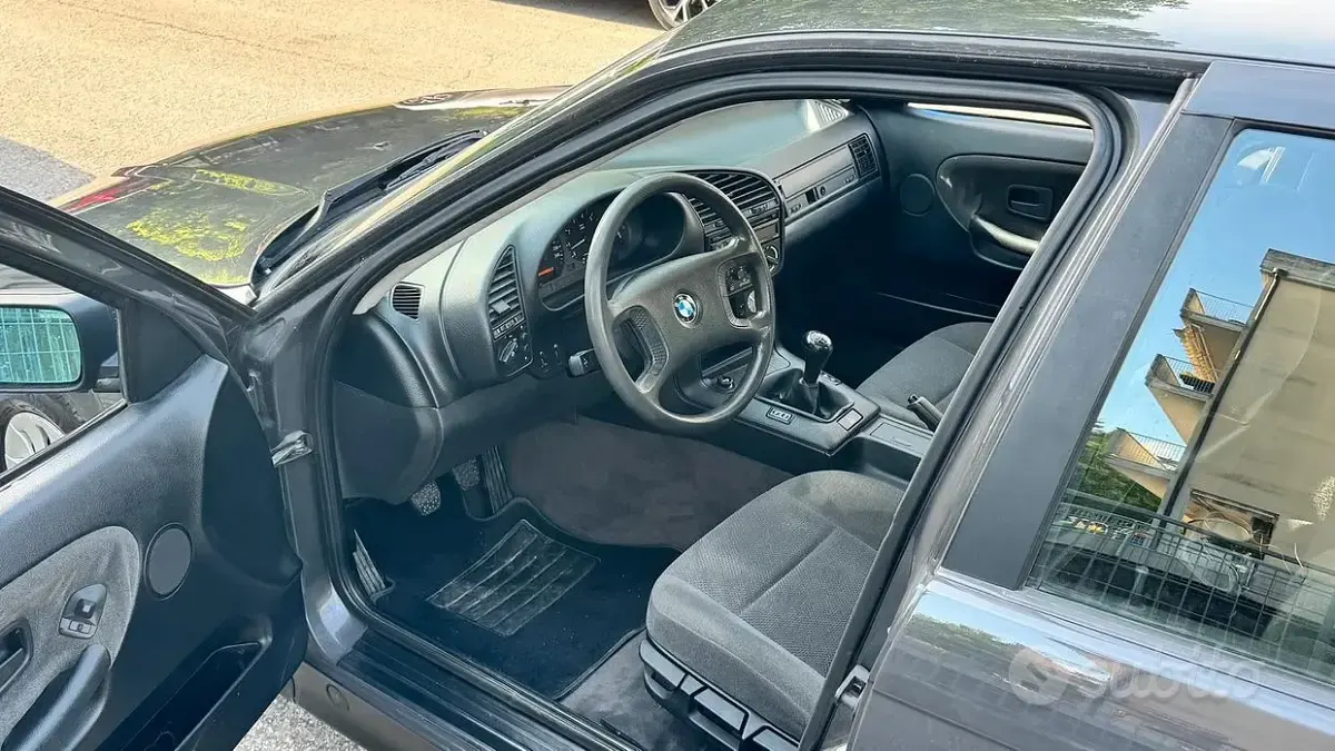 Usata BMW 318 116 CV (85 kW) 1991 Grigio Berlina