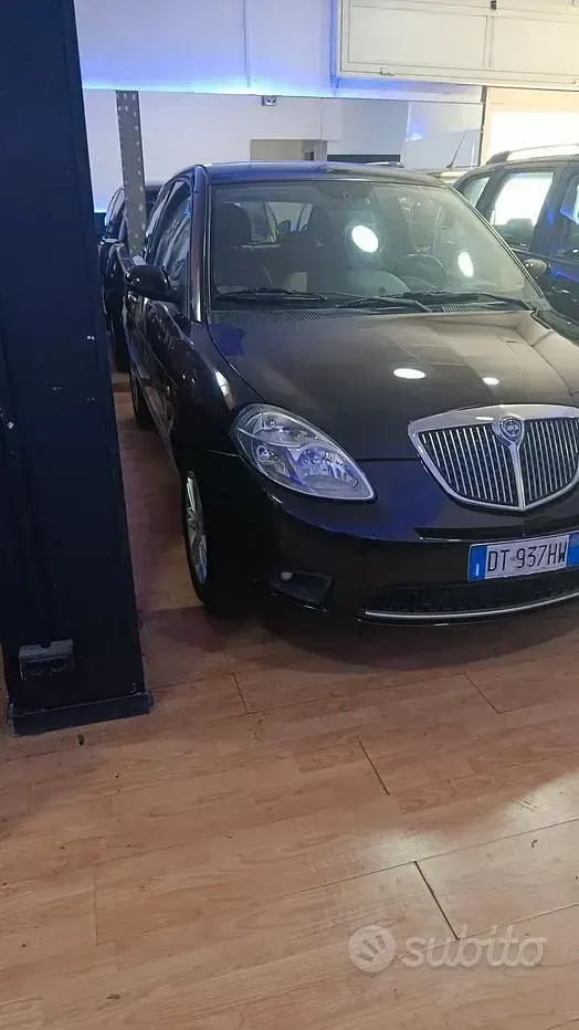 Usata Lancia Ypsilon 75 CV (55 kW) 2010 Nero Utilitaria