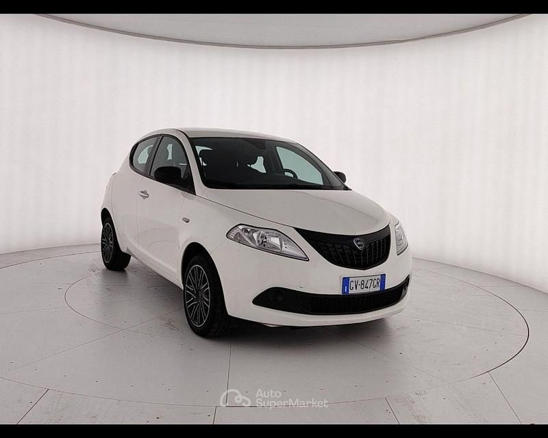 Usata Lancia Ypsilon Gold 69 CV (50 kW) 2024 Bianco Utilitaria