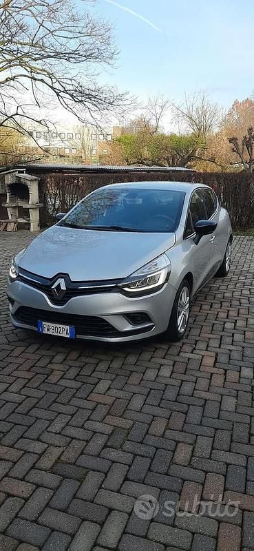 Grigio Usata 2019 Renault Clio IV Due volumi | 9900 € (Ottimo prezzo) - Immagine 1/4