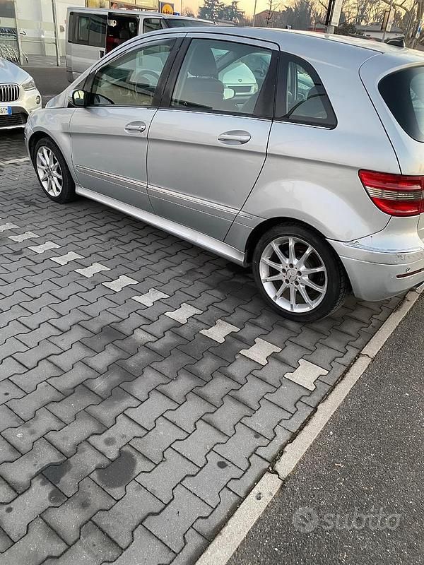 Usata Mercedes B200 140 CV (102 kW) 2008 Monovolume