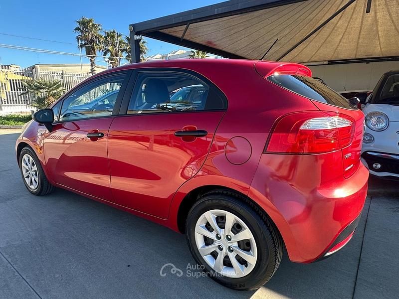 Usata Kia Rio 84 CV (61 kW) 2012 Rosso Berlina