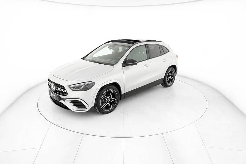 Usata Mercedes GLA200 AMG Line Premium Plus 150 CV (110 kW) 2024 Argento SUV