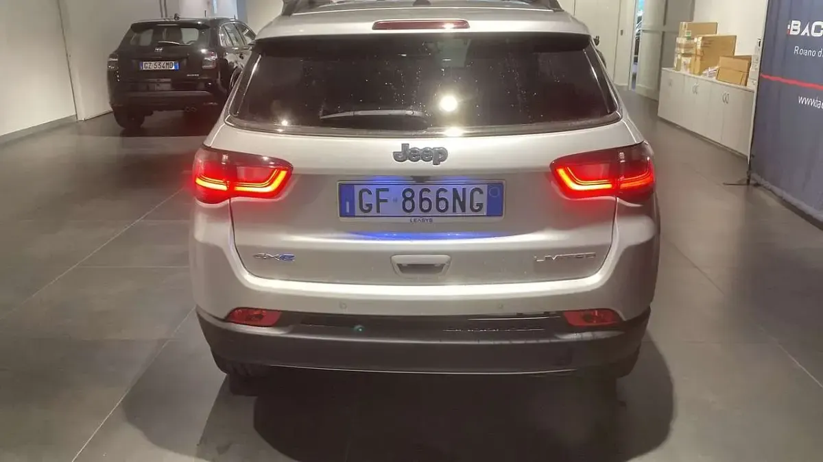 Usata Jeep Compass Limited 190 CV (139 kW) 2021 Argento SUV